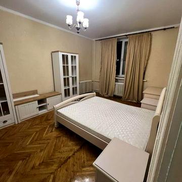 Оренда 3-кімнатної квартири в центрі міста .