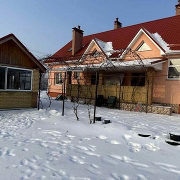 Продаж будинку .на два окремих входа. Газифікований,