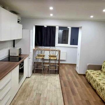 Продам 2 Ком. квартиру с ремонтом центр ул. Пишоновкая