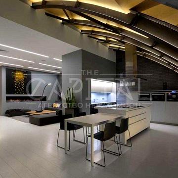 Продаж дизайнерського пентхаусу в історичному центрі!