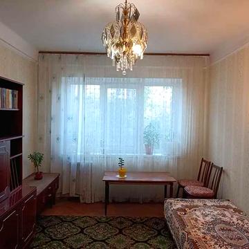 Продаж 2 кім на Петра Курінного 5