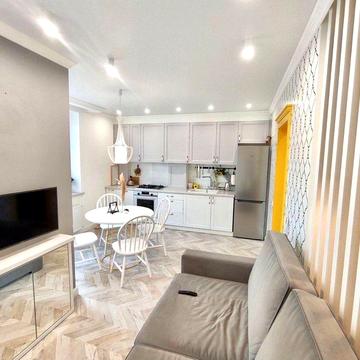 Дизайнерська 1к квартира біля лісу