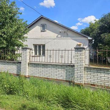 Продаж будинку у Львові. 10сот землі.