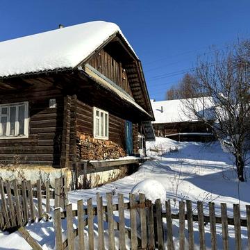 Продається будинок та 10 соток у с. Верхній Студений у карпатах