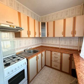 Сдам недорого до лета 1 комнатную(студию)на Мира