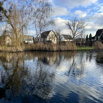 Дача з грубою, великим каміном та банею