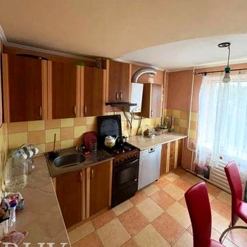 Продам трьохкімнатну доглянуту квартиру в хорошій локації