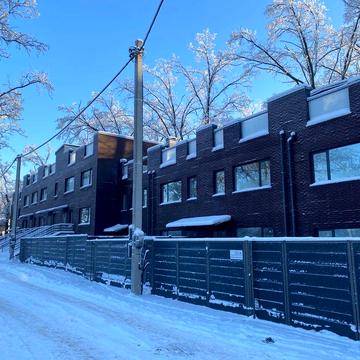 Продаж Таунхаус з газовим опаленням, терасою на даху в центрі Бучі