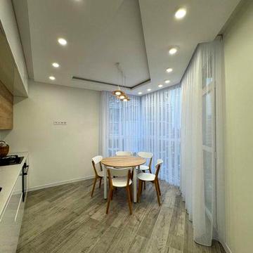 Оренда кухня-студія + спальна на Прорізній.