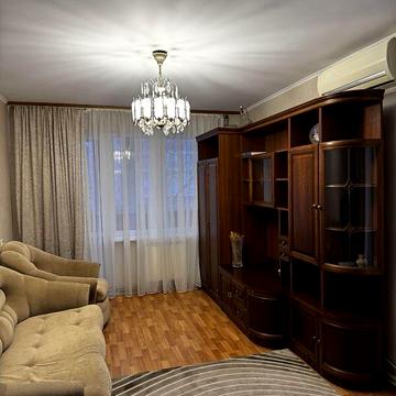 Довгострокова оренда 3к Квартира Космонавтів вулиця