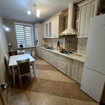 Центр 2 кімнатна в новому будинку, світло є завжди