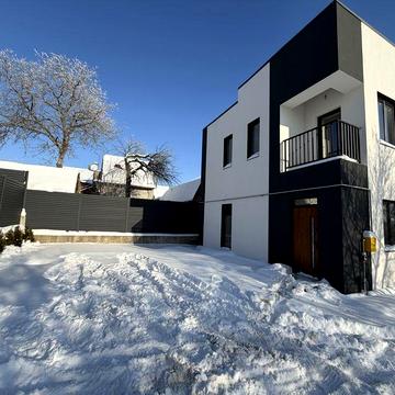 Продам котедж в центрі