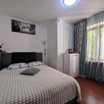 Трьохсвятительська вул., 3