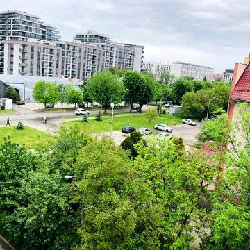 Трикімнатна в гарному стані. Зручна локація.