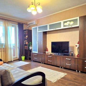 Киев,ул.Братства тарасовцев,6. Хорошая 1 комн кварт ст м Харьковская