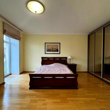 Шота Руставелі вул., 20