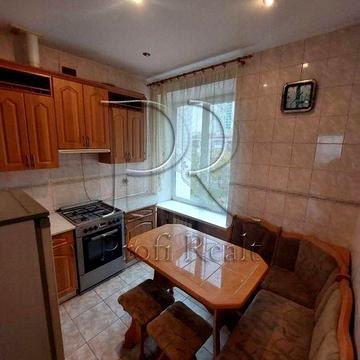 Продаж 3 кімн. квартири-сталінки вул.Харківське шосе 11/ Дарницька пло