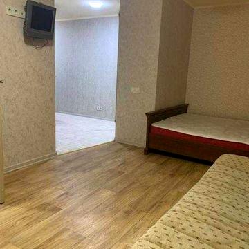 Продам 1 кiмнатну квартиру біля метро Ботанічний Сад.