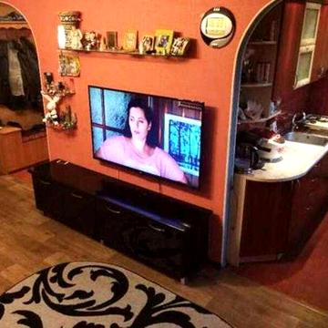 Срочно! Продам 3к. кв. с капремонтом метро Масельского.