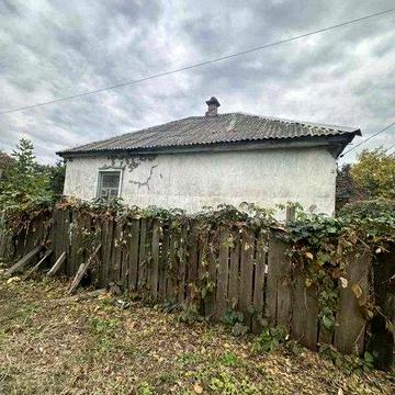 Просторий будинок з рівною ділянкою біля дороги  під житло або бізнес!