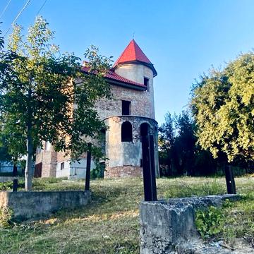 Незавершений будинок та земельна ділянка по вул. Грушевського м. Калуш