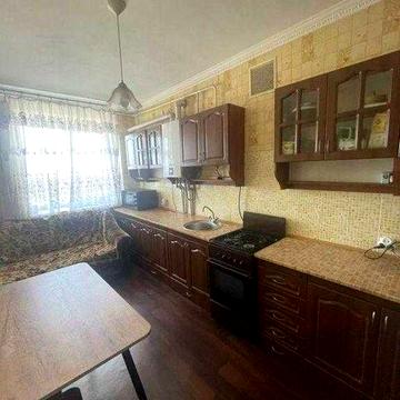 Продам простору 1-кімнатну квартиру в районі Склозаводу