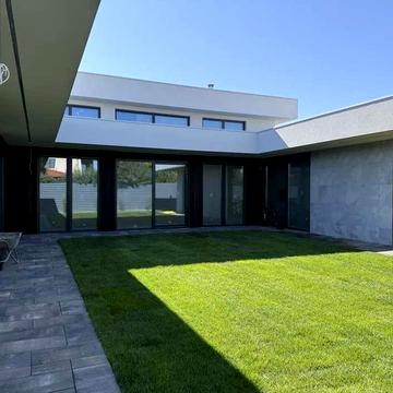 Будинок з дизайнерським ремонтом біля Ліцею і дитячого садка 180 кв.м!