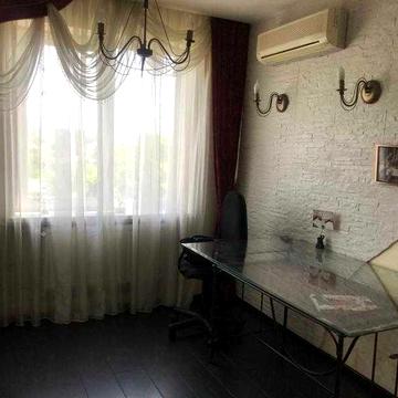 Продам 3кімнатну квартиру біля метро Спортивна