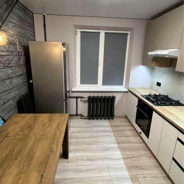 Продам 3 кімнатну квартиру начало  пр Слобожанськького Макдональдс