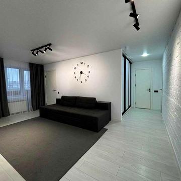 трикімнатна квартира центр міста стильний ремонт продаж з усім