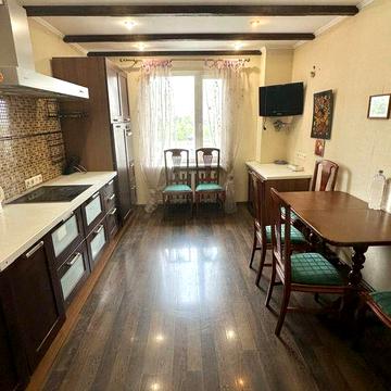 Оренда 3 к.кв. по вулиці Бориса Гмирі 1/2 метро Позняки просп. Бажана