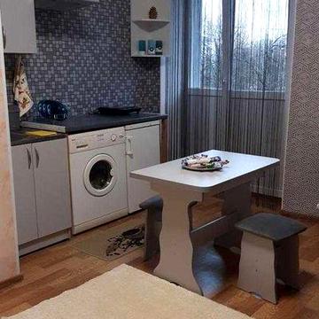 Продам 1кімнатну гостинку біля метро Холодна Гора.