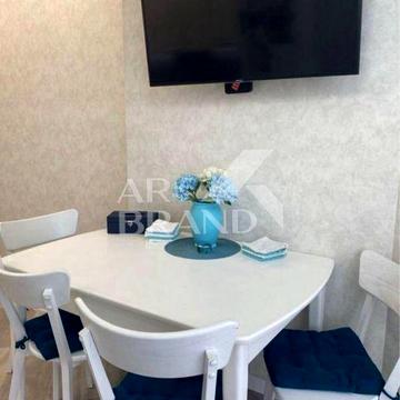 Продаж просторої квартири в р-н.Озерна