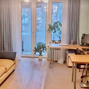 D1M Продам квартиру в будинку навпроти Центрального парку.