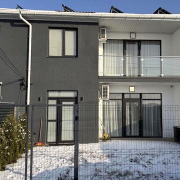 Таунхаус з ремонтом в Червоному Хуторі