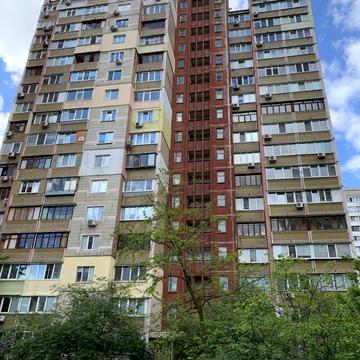 Анни Ахматової вул., 13-Б