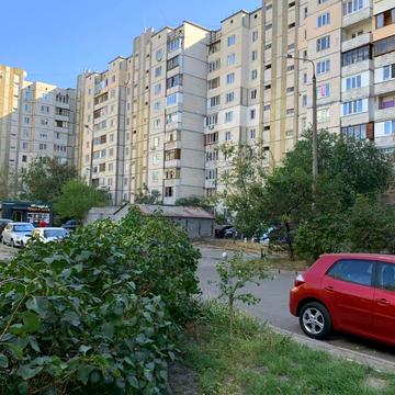 Лариси Руденко вул., 15