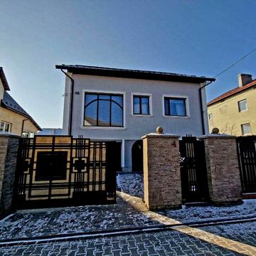 Продається гарний сімейний будинок