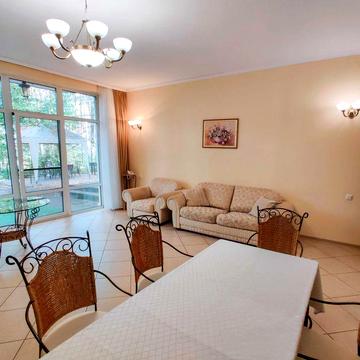 Оренда котеджу під Києвом у с. Мощун (є підключення під генератор)