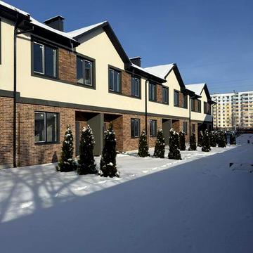 Таунхаус з великою ділянкою в Бучі, поруч школа - розвинений район