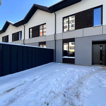 Таунхаус в Ірпені, з власним переднім подвірям