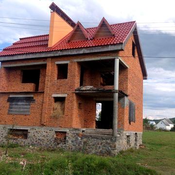 Недобудова в с. Золотарево Хустського р-ну