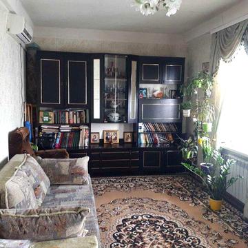 ПРОДАМ 2-ох кімнатну квартиру ,ТЦ Амстора Бородинський від власника