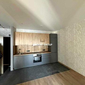 У продажу двокімнатна квартира з ремонтом у Пересипському районі