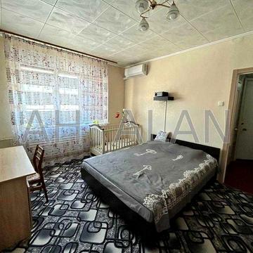 Продам квартиру по  Володимира Івасюка , Оболонь. Без %