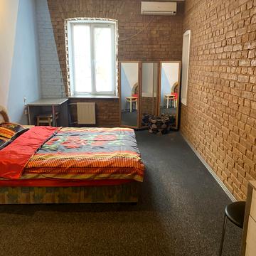 Софіївська вул., 8