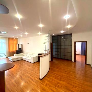 Євгена Коновальця вул. (Щорса), 36-Б