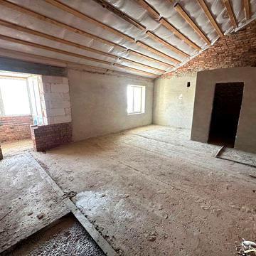 Простора 1-кімнатна в зданому будинку, 46 м.кв.