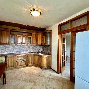 Простора 3-к квартира 100 м² вул. Княжий Затон 11 / 8 поверх