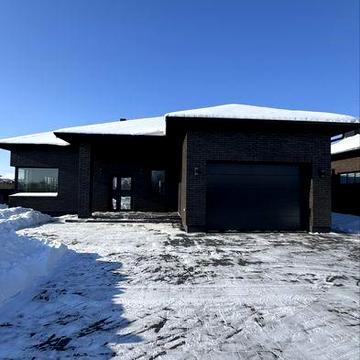 Преміальний будинок з терасою  в Боратині